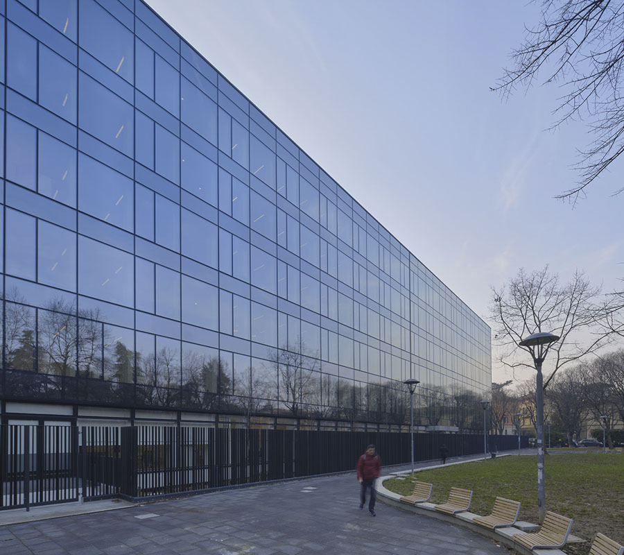 Inside Outside – La fabbrica del futuro